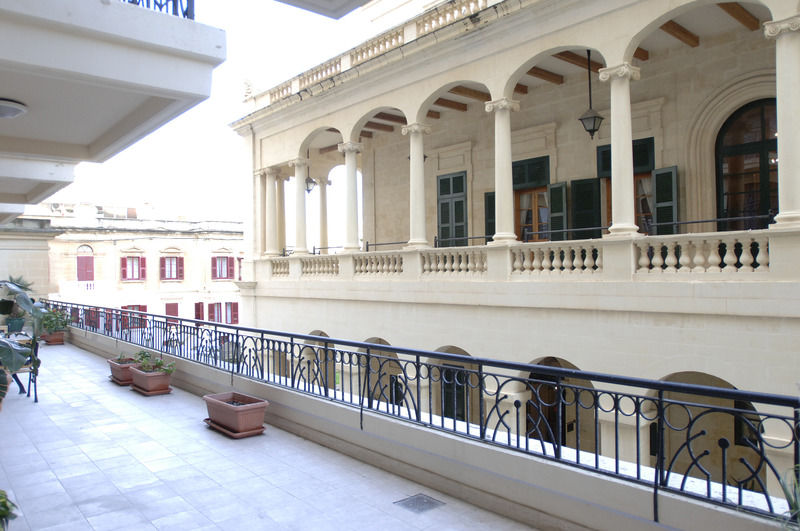 Отель Ax Palazzo Capua Слима Экстерьер фото